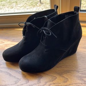 Dolce Vita suede wedge lace up ankle booties. Black. Size 10